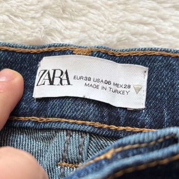 Zara Brand New Women's Dark Blue Jeans with split Hem at bottom - Picture 6 of 9